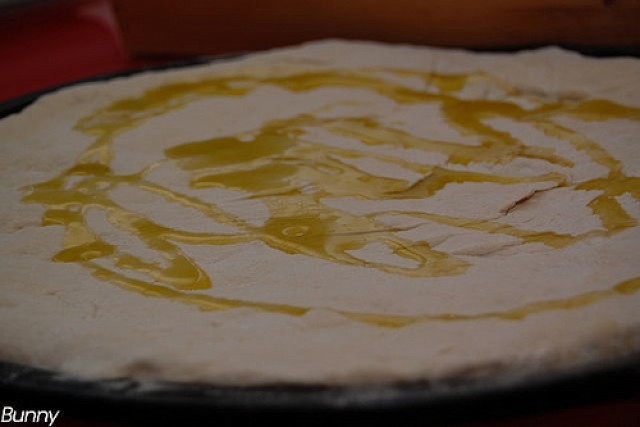 Pizza cu ricotta si spanac