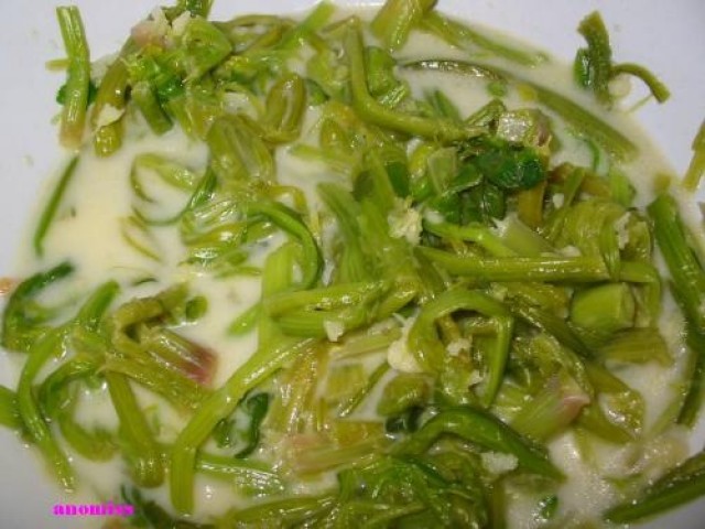 Salata de cozi de spanac