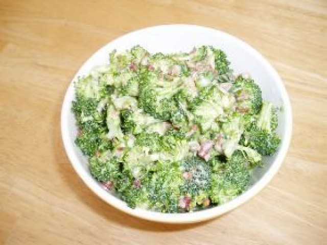 Salata de broccoli