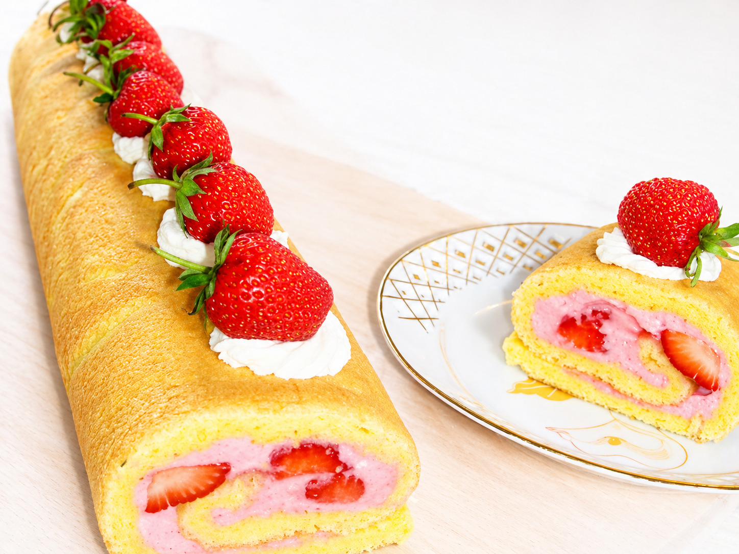 Rulada mea cu capsuni, zmeura, mure sau afine