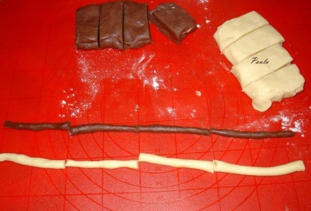 Biscuiti bicolori, impletiti