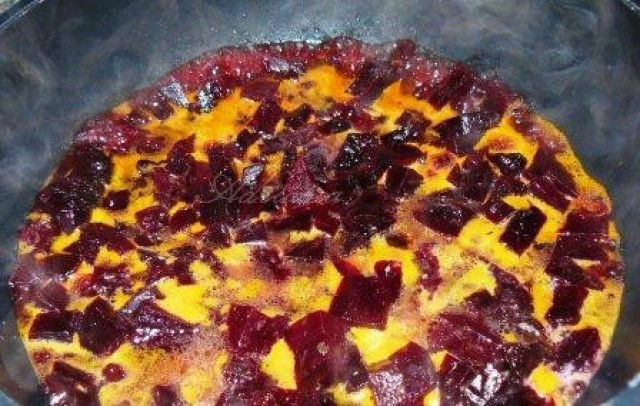 Friptura cu sos alb si sfecla rosie caramelizata