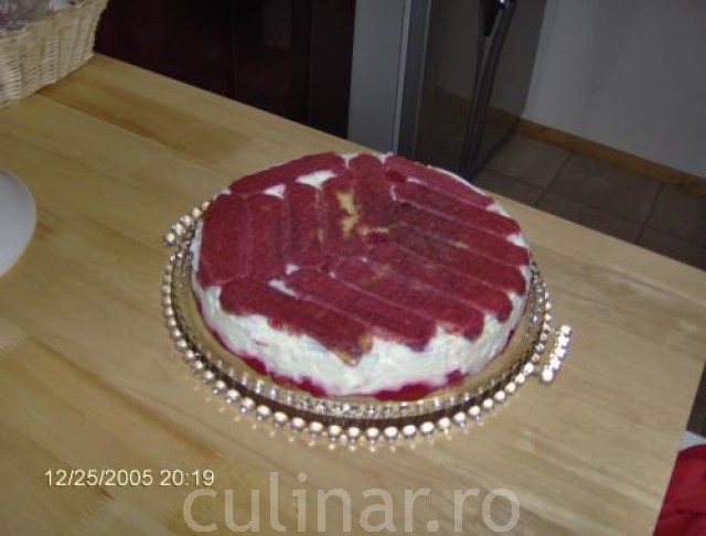 Tort cu zmeura