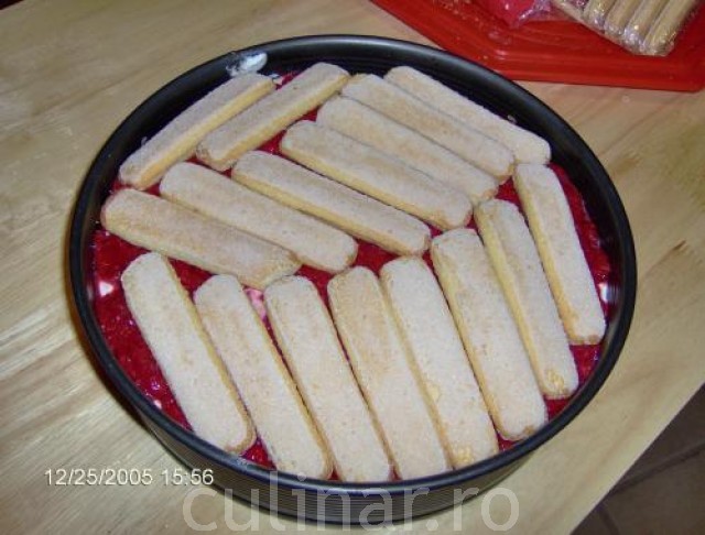 Tort cu zmeura