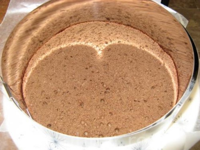 Tort de ciocolata cu mousse de zmeura si ciocolata