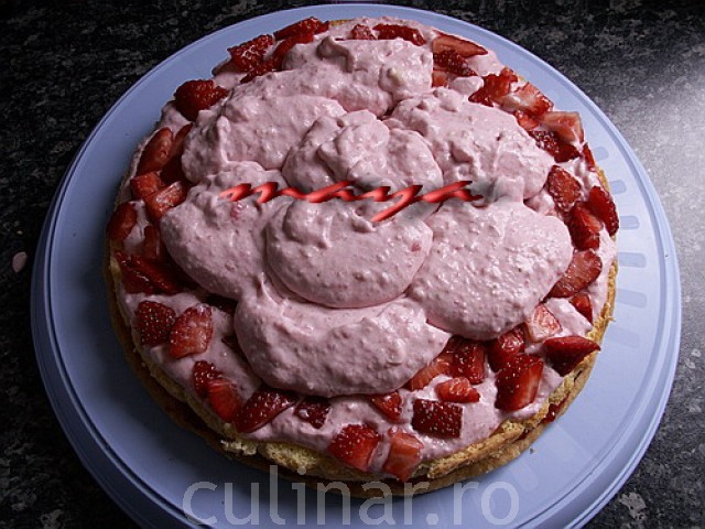 Tort de capsuni cu mascarpone