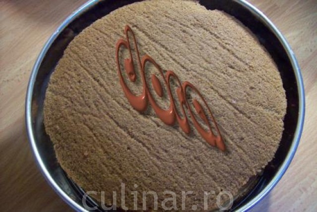 Tort de ciocolata Dora