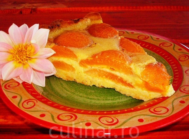 Tarta cu caise si crema de martipan