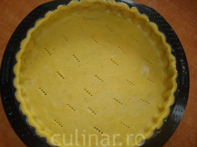 Tarta cu caise si crema de martipan