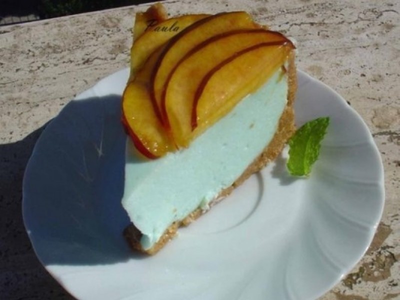 Cheesecake cu menta si piersici