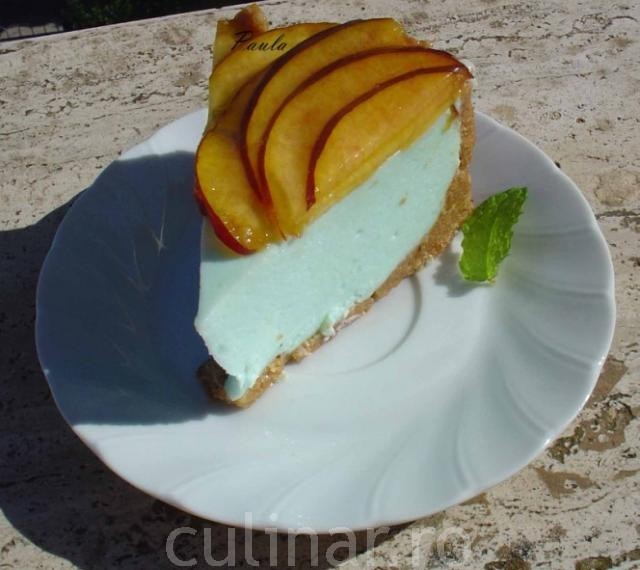 Cheesecake cu menta si piersici