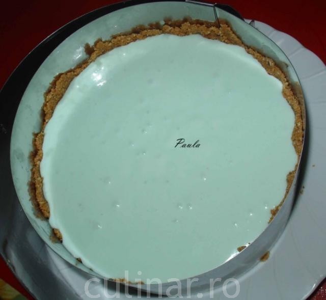 Cheesecake cu menta si piersici