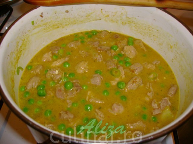 Curry de porc cu mazare