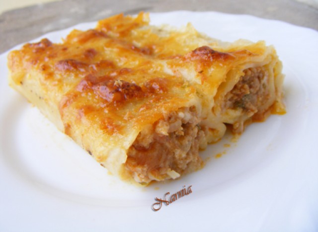 Cannelloni cu carne si sos bechamel