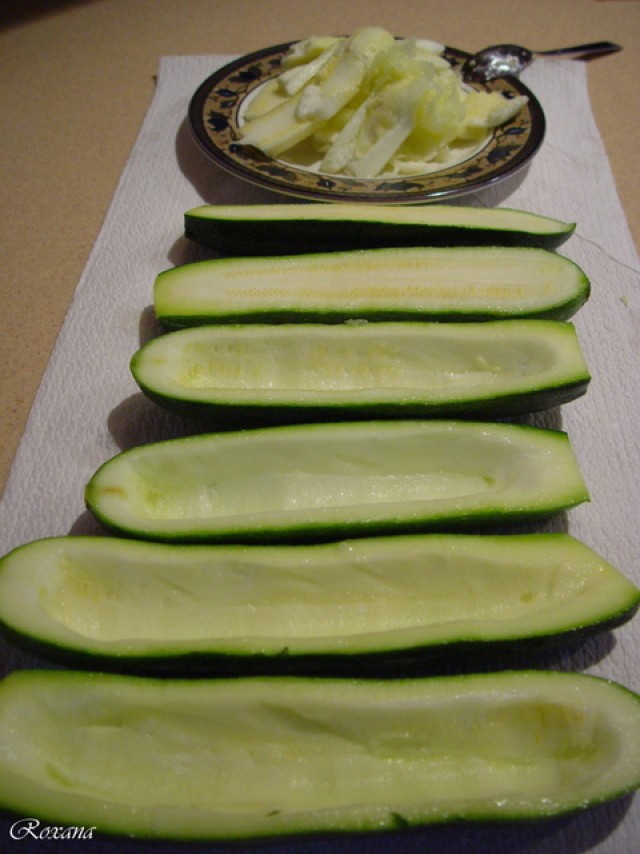 Barcute din zucchini, dovlecel umplut