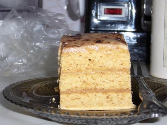 Prajitura cu foi caramel si crema de ness