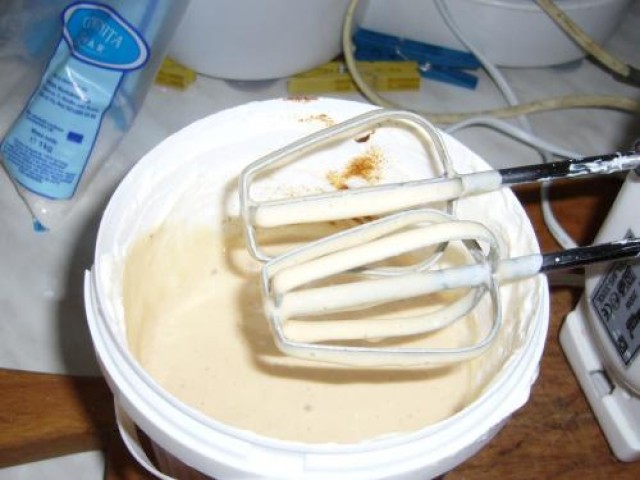 Prajitura cu foi caramel si crema de ness