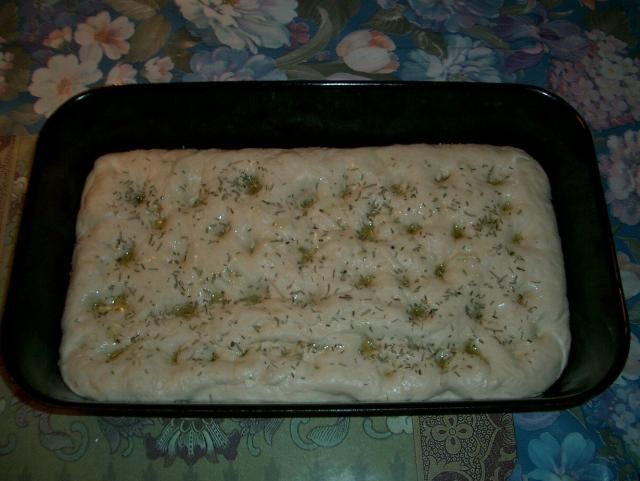 Focaccia cu branza feta si rozmarin