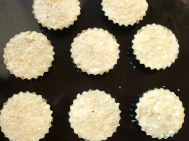 Muffins (briose) cu branza si cascaval