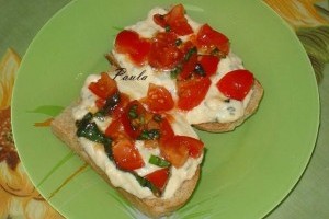 Bruschette cu crema de oua si branza