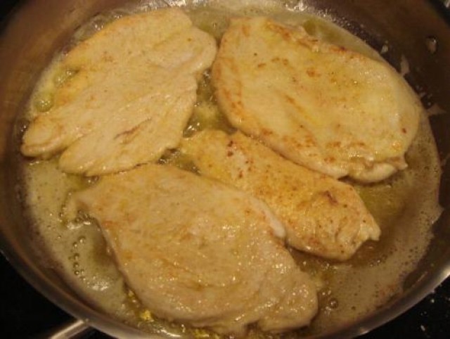 Chicken Piccata(piept de pui cu unt,lamaie,capere)