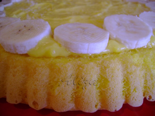 Tarta cu crema pasticcera si banane