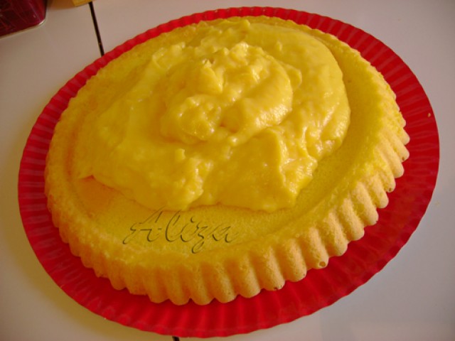 Tarta cu crema pasticcera si banane