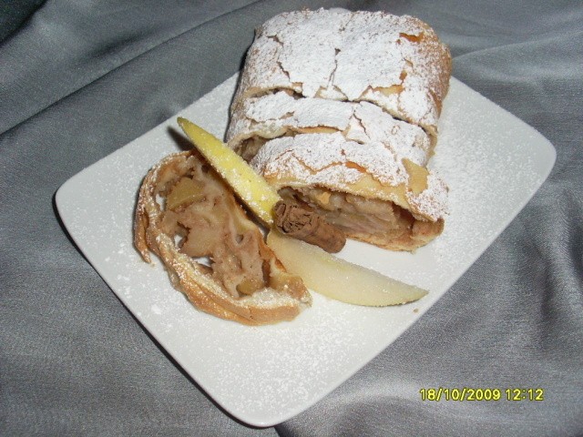 Strudel cu mere (cu foaie de casa)