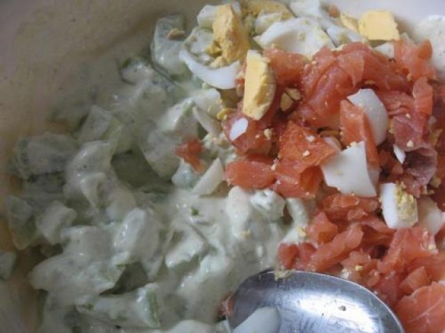 Salata de avocado cu somon