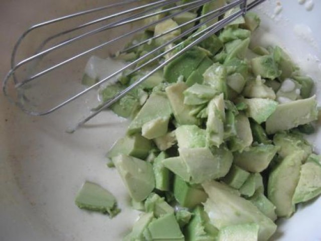 Salata de avocado cu somon