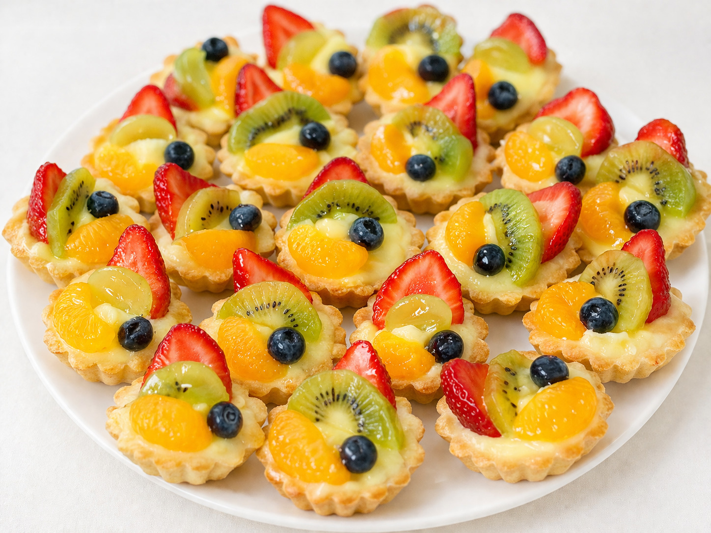 Mini tarte cu budinca si fructe