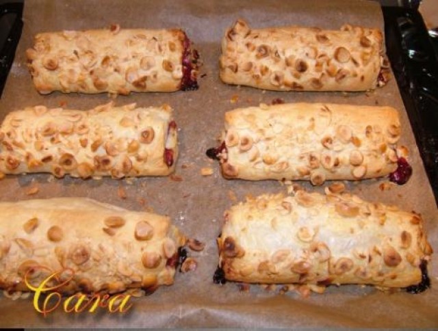 Strudel croco-zemos cu visine si alune de post