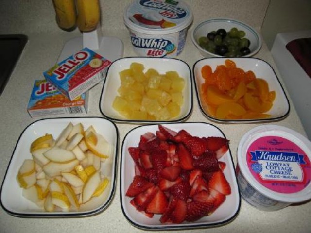 Salata de fructe, cu branza si gelatina