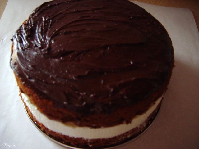 Tort cu crema de branza si chocolate fudge