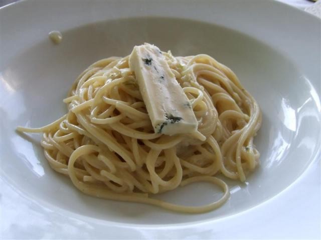 Spaghetti cu sos de gorgonzola