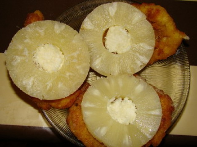 Snitel piept de pui cu ananas