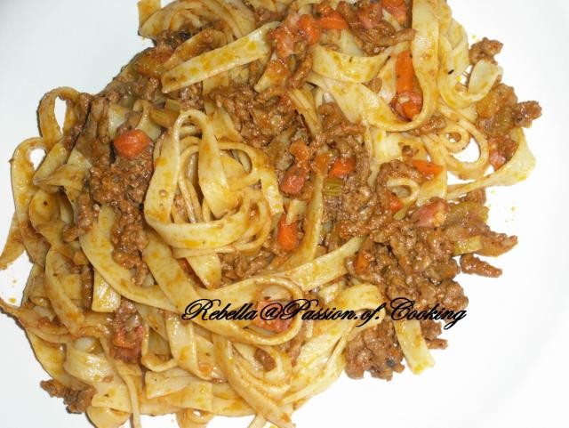 Tagliatelle with a rich meat sauce(tagliatelle cu carne)