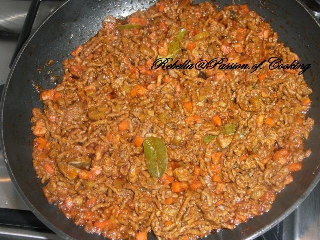 Tagliatelle with a rich meat sauce(tagliatelle cu carne)