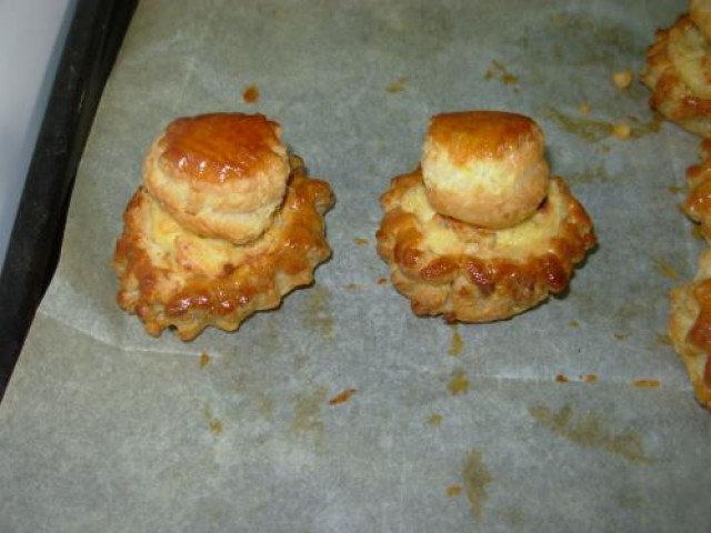 Vol-au-vent cu pui si sos parmezan