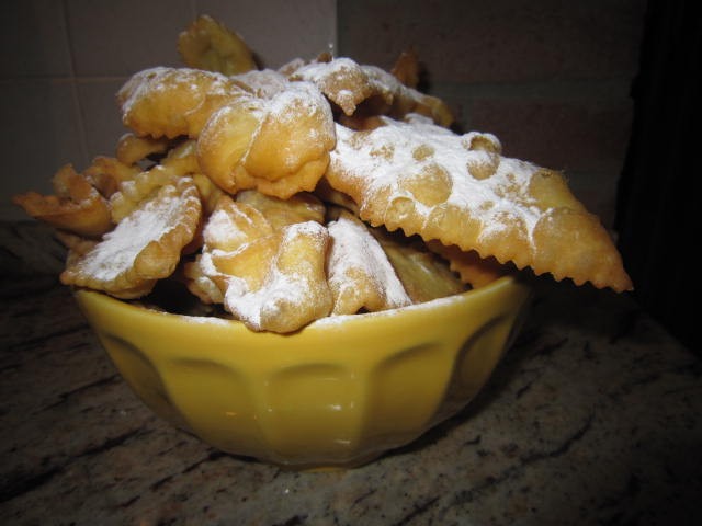 Chiacchiere (de carnaval), un fel de minciunele