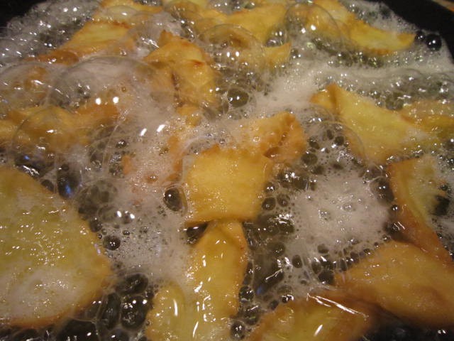 Chiacchiere (de carnaval), un fel de minciunele