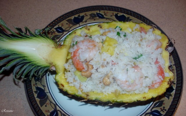 Orez prajit cu ananas (Pineapple fried rice)