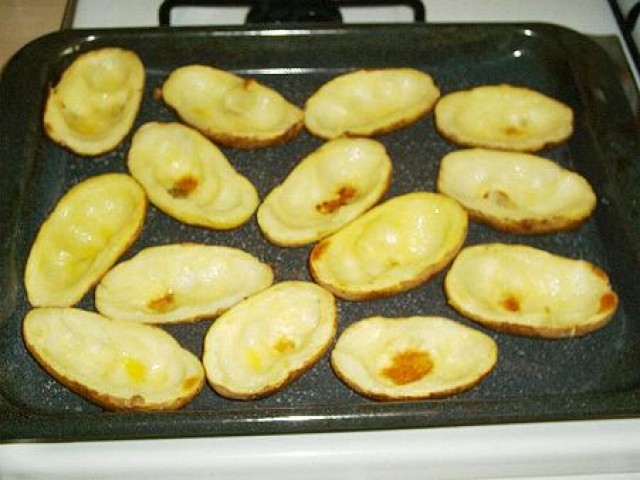 Cartofi in coaja, la cuptor