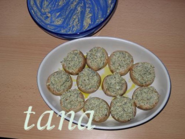 Ciuperci umplute cu parmezan
