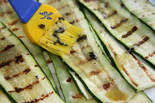 Paste gratinate cu rulouri din zucchini grilati