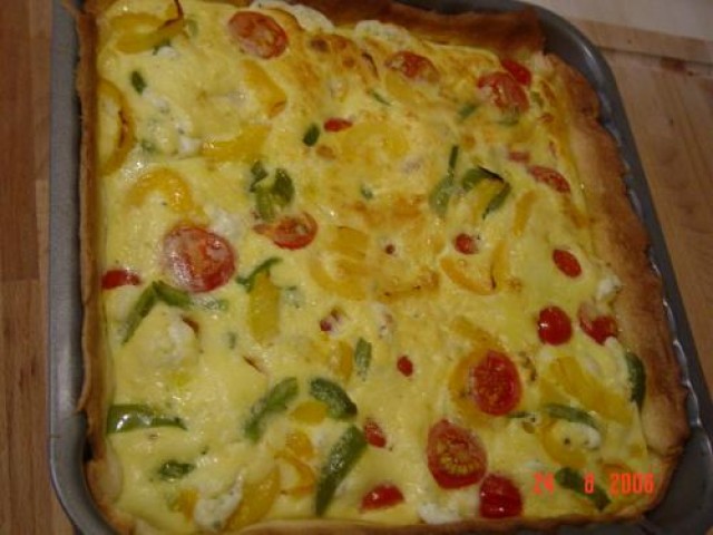 Quiche cu ardei, rosii si mozzarella