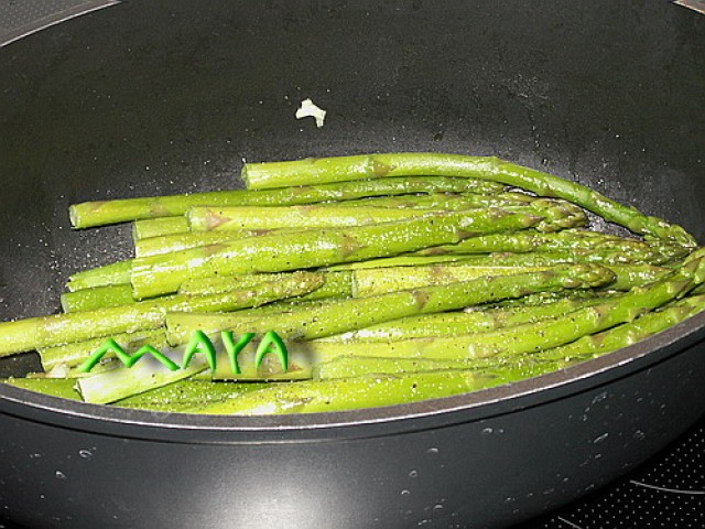 Sparanghel verde cu peste