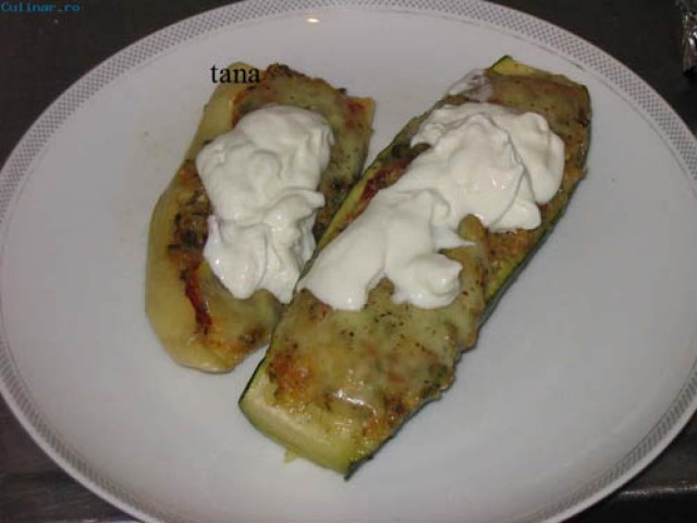 Zucchini umpluti fara carne