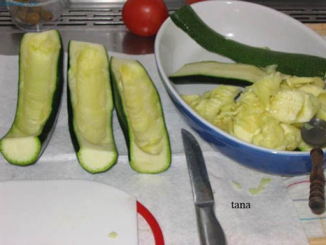 Zucchini umpluti fara carne