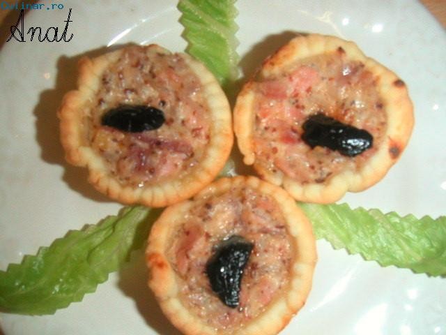 Mini tarte cu ceapa